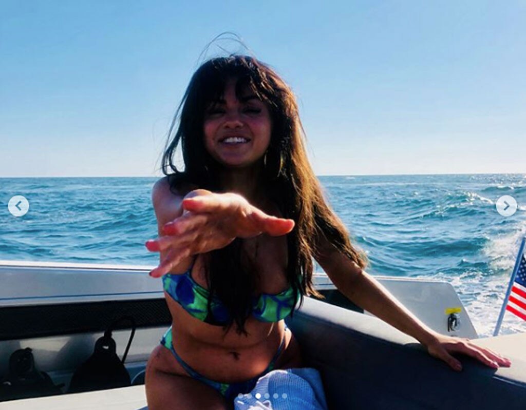 Selena gomez beach Selena gomez beach